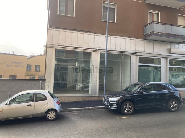 ufficio in vendita a Piacenza in zona Barriera Genova