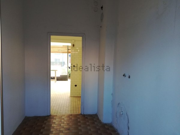 negozio in vendita a Piacenza in zona Belvedere / Quartiere Duemila