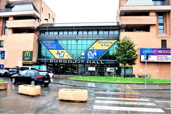 locale commerciale in vendita a Piacenza