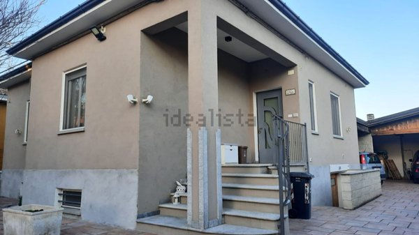 casa indipendente in vendita a Piacenza in zona Farnesiana