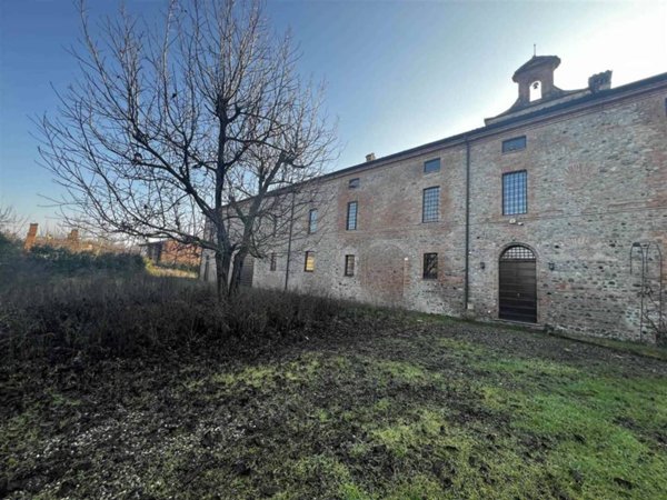 casa indipendente in vendita a Piacenza in zona Vallera