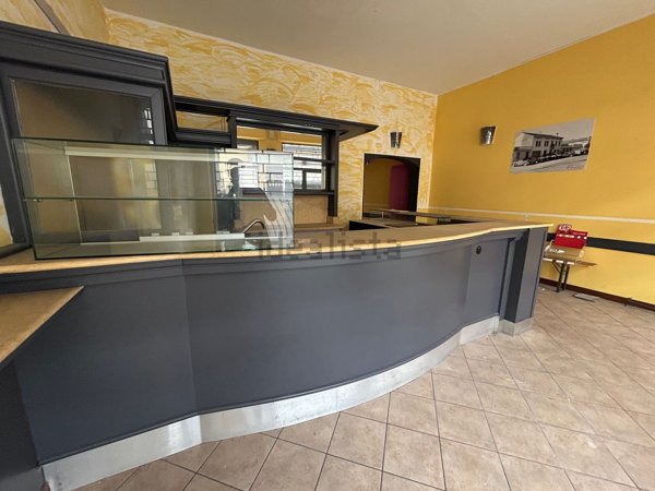 locale commerciale in vendita a Piacenza