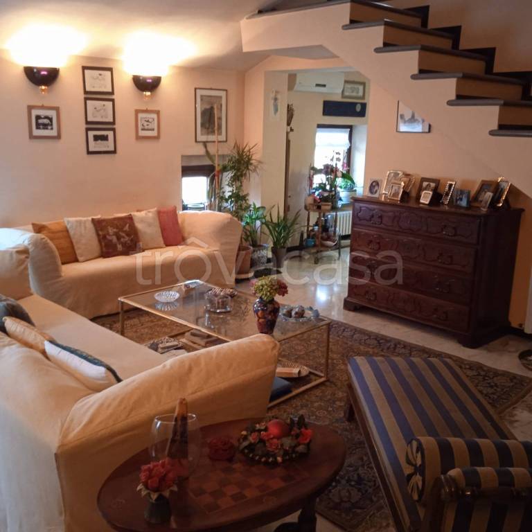 casa indipendente in vendita a Piacenza in zona Centro Storico