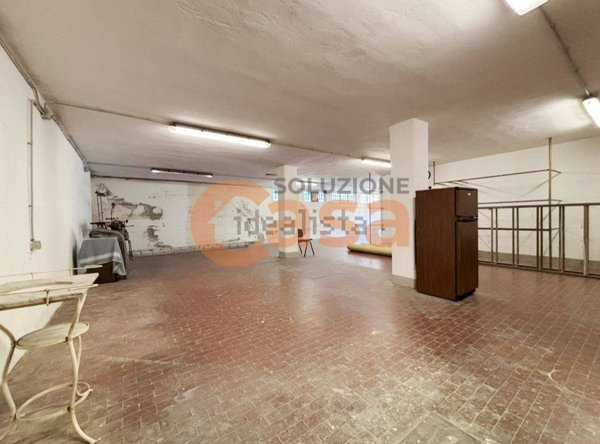 locale commerciale in vendita a Piacenza in zona Belvedere / Quartiere Duemila