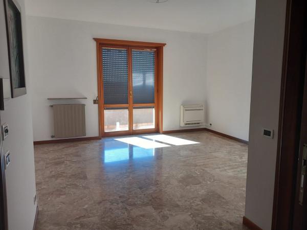 appartamento in vendita a Piacenza in zona Infrangibile