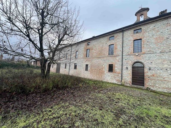 villa in vendita a Piacenza in zona Pittolo