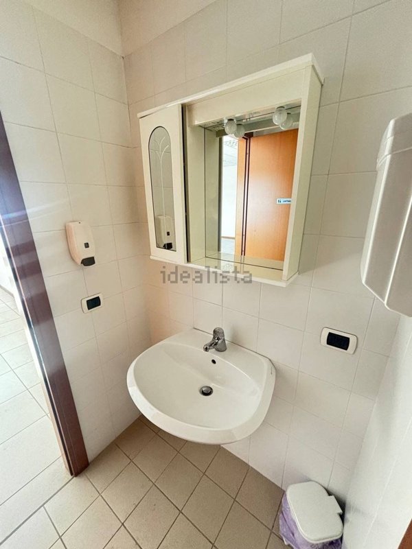 ufficio in vendita a Piacenza in zona Montale