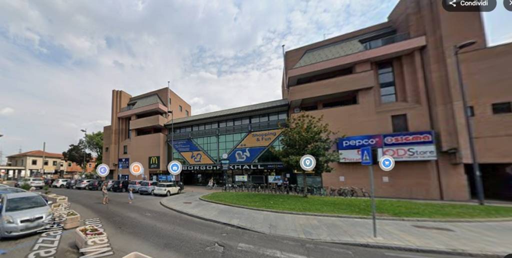 negozio in vendita a Piacenza in zona Barriera Milano