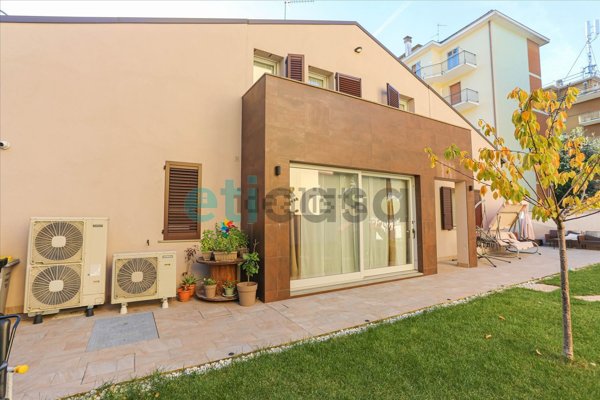 casa indipendente in vendita a Piacenza in zona Centro Storico