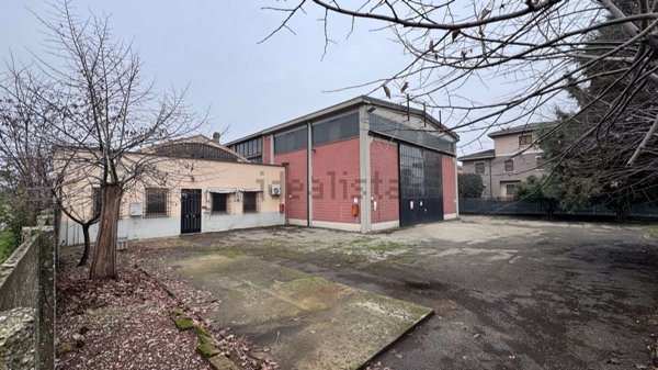 capannone in vendita a Piacenza in zona Veggioletta