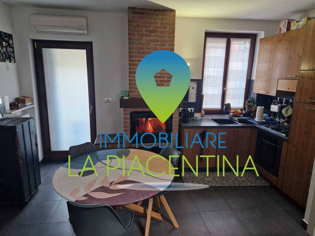 casa indipendente in vendita a Piacenza in zona Borgotrebbia