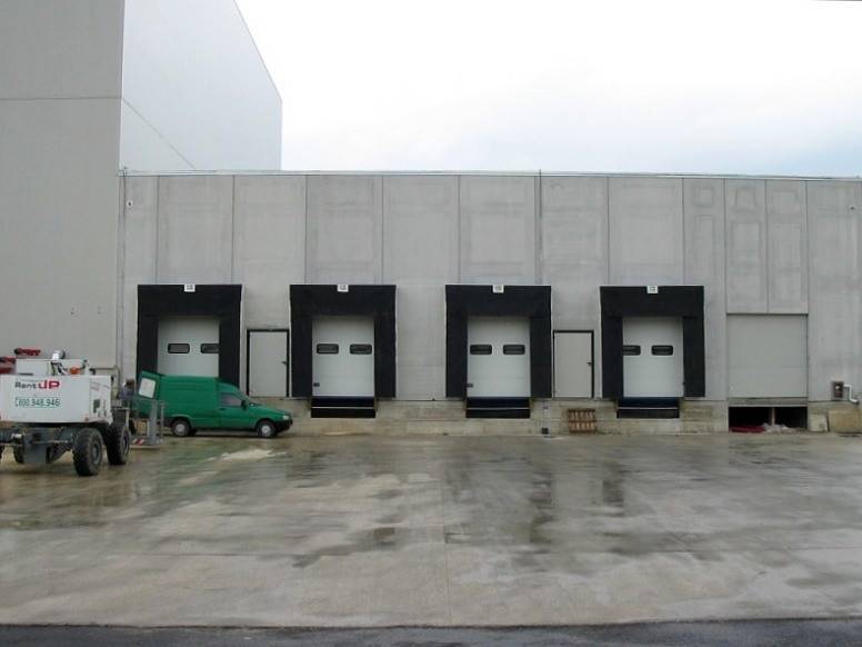 capannone in vendita a Piacenza in zona Mucinasso