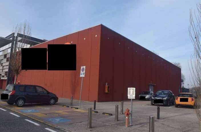 negozio in vendita a Piacenza in zona Montale