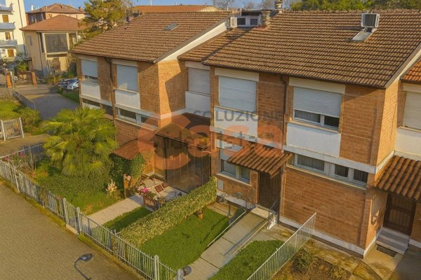 casa indipendente in vendita a Piacenza in zona Stadio