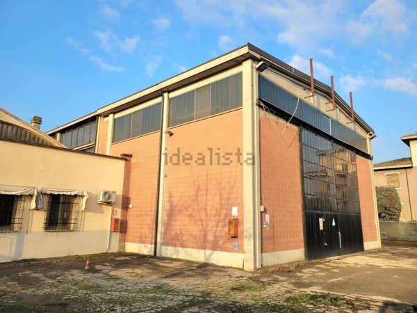 capannone in vendita a Piacenza in zona Veggioletta