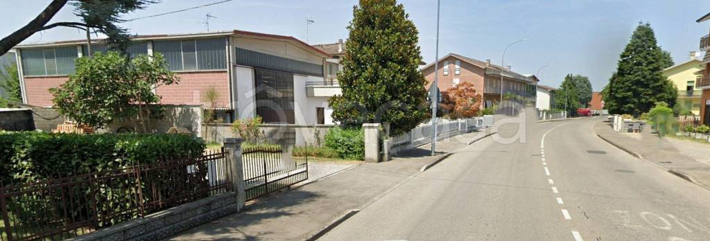 locale commerciale in vendita a Piacenza in zona Besurica