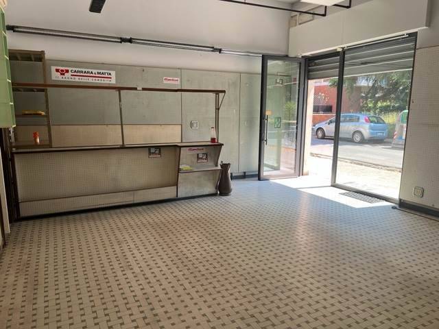 negozio in vendita a Piacenza in zona Infrangibile