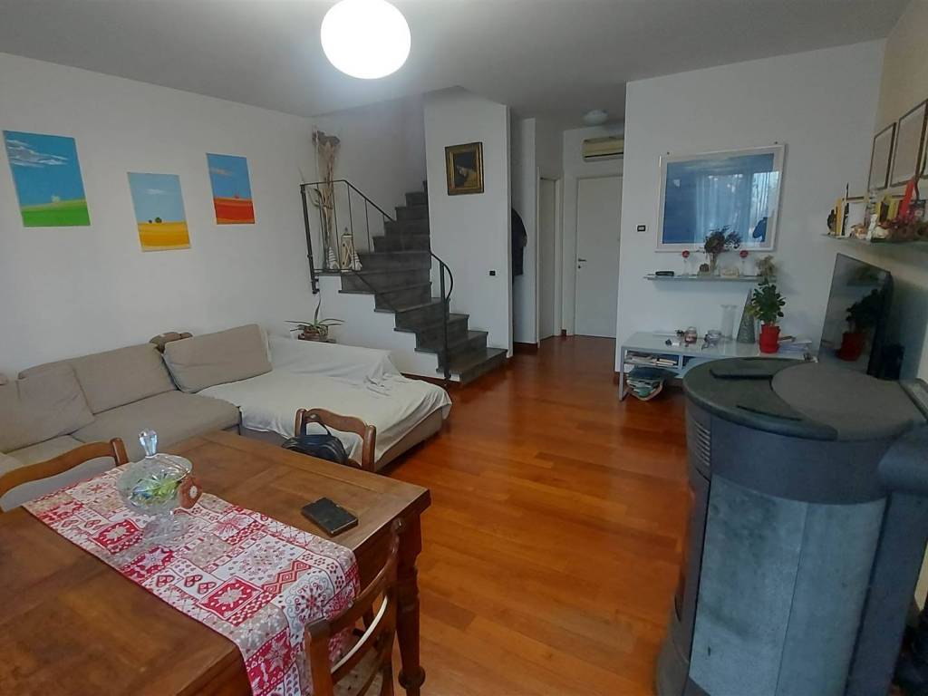 casa indipendente in vendita a Piacenza in zona Pittolo