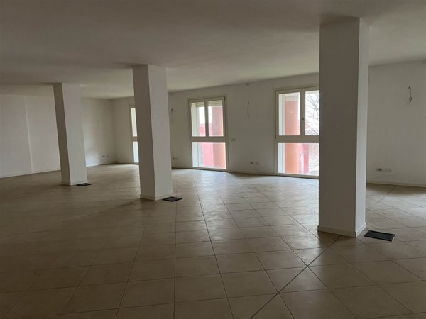ufficio in vendita a Piacenza in zona Baia del Re