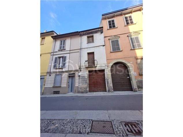 casa indipendente in vendita a Piacenza