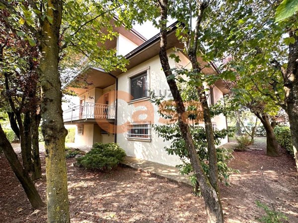 casa indipendente in vendita a Piacenza in zona Pittolo