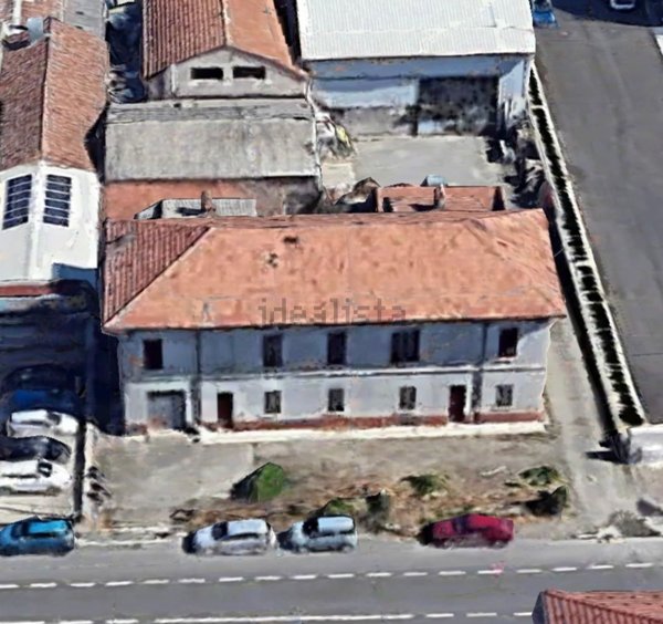 casa indipendente in vendita a Piacenza in zona Borgotrebbia