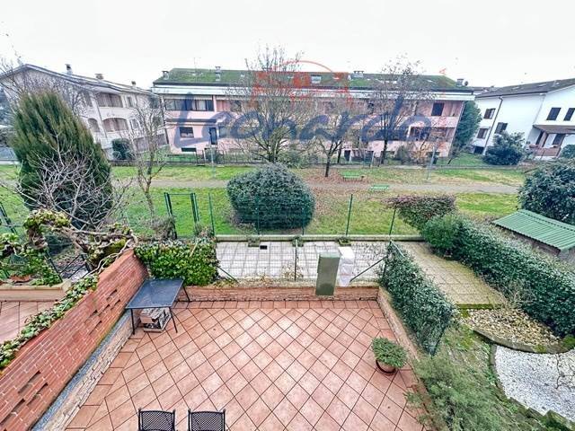 casa indipendente in vendita a Piacenza in zona Besurica