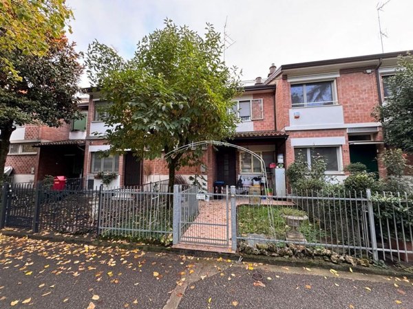 casa indipendente in vendita a Piacenza