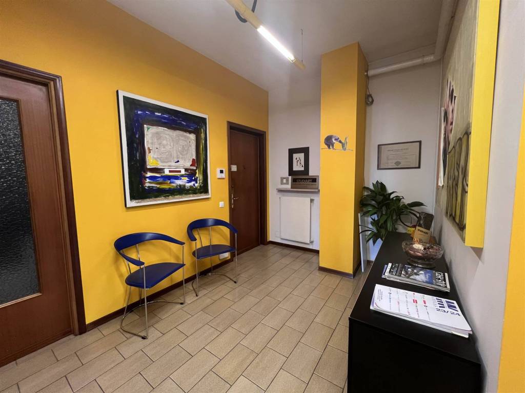 ufficio in vendita a Piacenza in zona Farnesiana