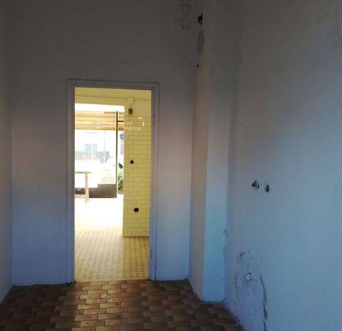 negozio in vendita a Piacenza in zona Infrangibile