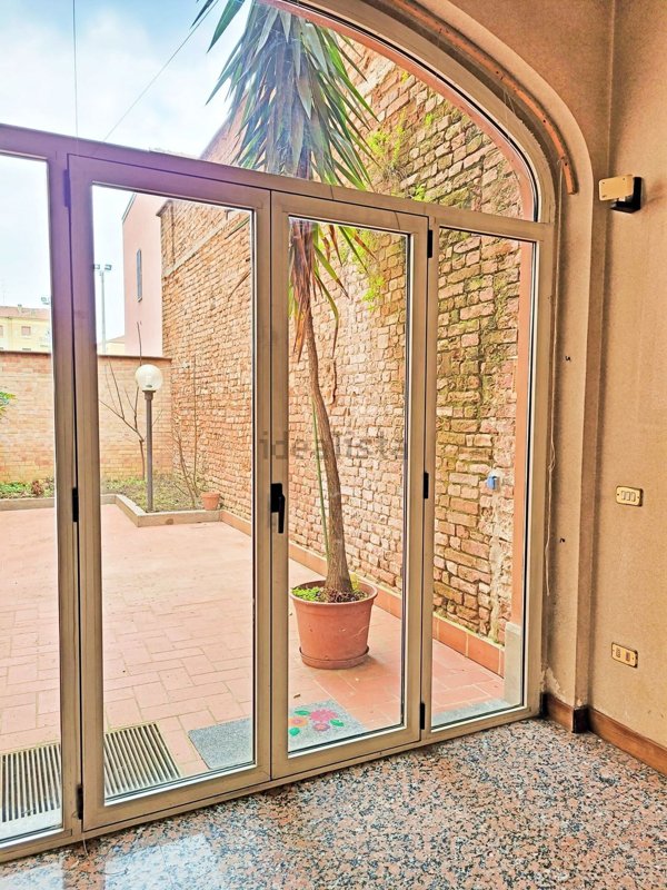 casa indipendente in vendita a Piacenza in zona Centro Storico