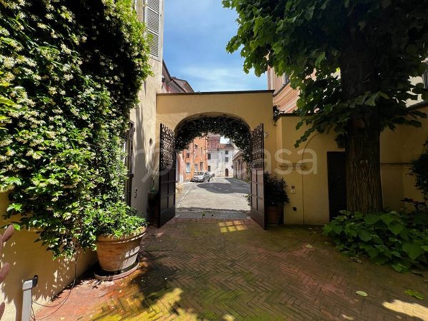 casa indipendente in vendita a Piacenza in zona Centro Storico