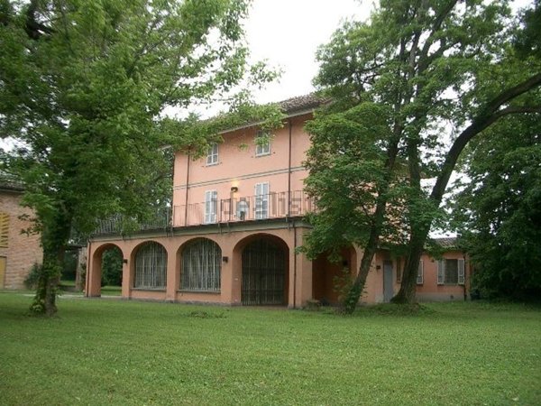 esavano in vendita a Piacenza in zona San Bonico