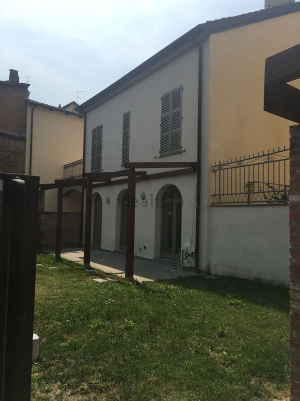 casa indipendente in vendita a Piacenza in zona Centro Storico