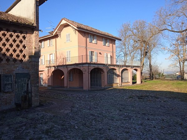 casa indipendente in vendita a Piacenza in zona Mucinasso