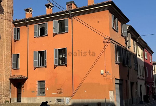 casa indipendente in vendita a Piacenza in zona Centro Storico