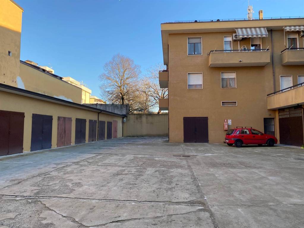 locale di sgombero in vendita a Piacenza in zona Farnesiana