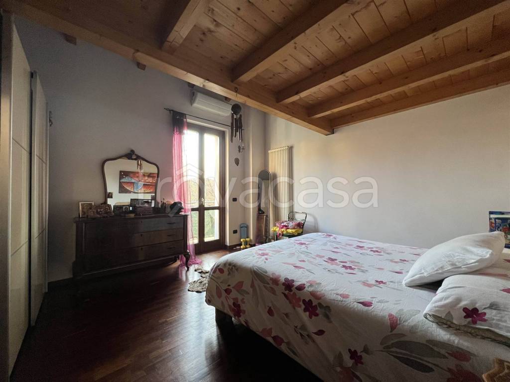 casa indipendente in vendita a Piacenza in zona Infrangibile