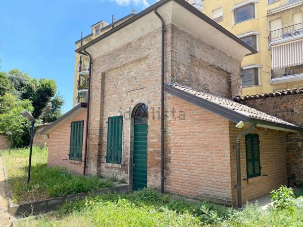 casa indipendente in vendita a Piacenza in zona Centro Storico