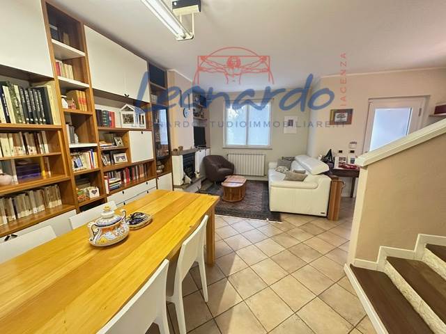 casa indipendente in vendita a Piacenza in zona Besurica