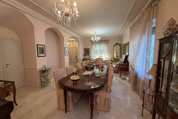 casa indipendente in vendita a Piacenza in zona Infrangibile