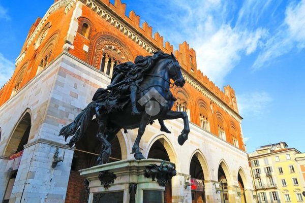 ufficio in vendita a Piacenza in zona Baia del Re