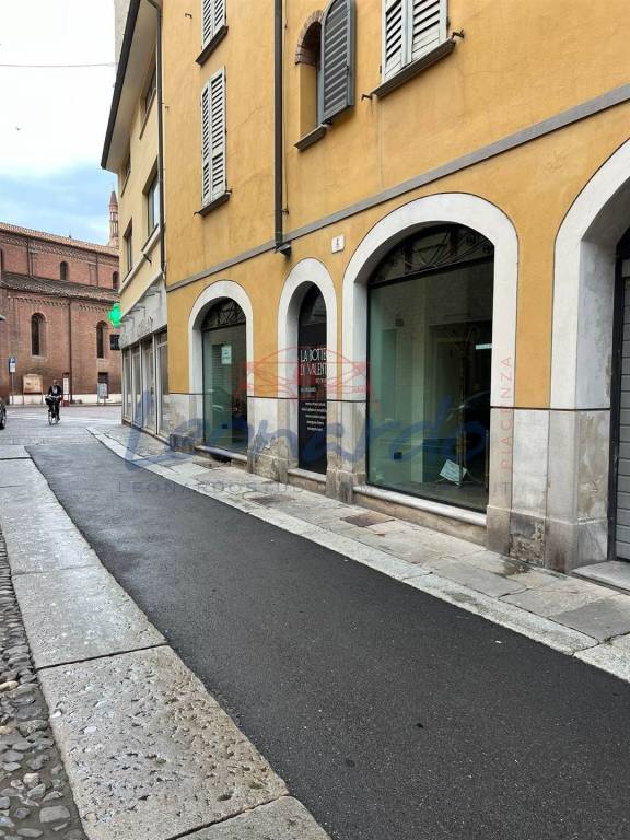 negozio in vendita a Piacenza in zona Centro Storico