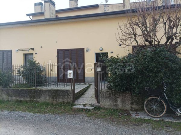 casa indipendente in vendita a Piacenza in zona Roncaglia / Fossadello
