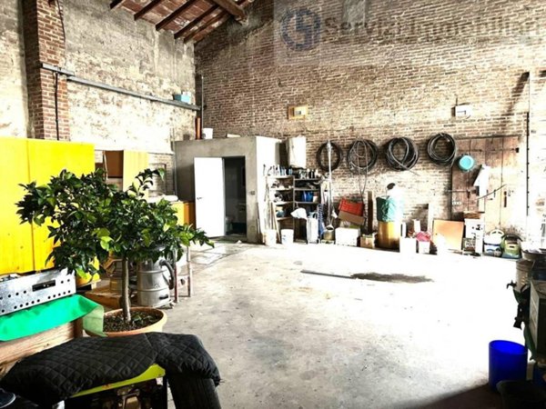 negozio in vendita a Piacenza in zona Vallera