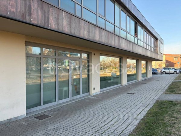 negozio in vendita a Piacenza in zona Stadio