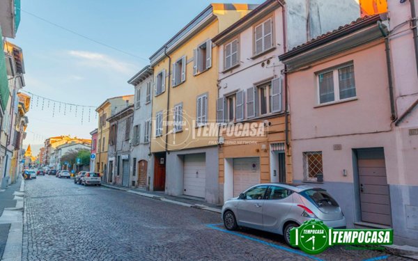 casa indipendente in vendita a Piacenza in zona Centro Storico