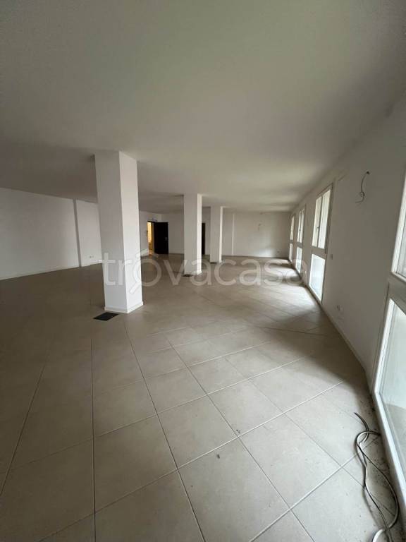 ufficio in vendita a Piacenza in zona Baia del Re