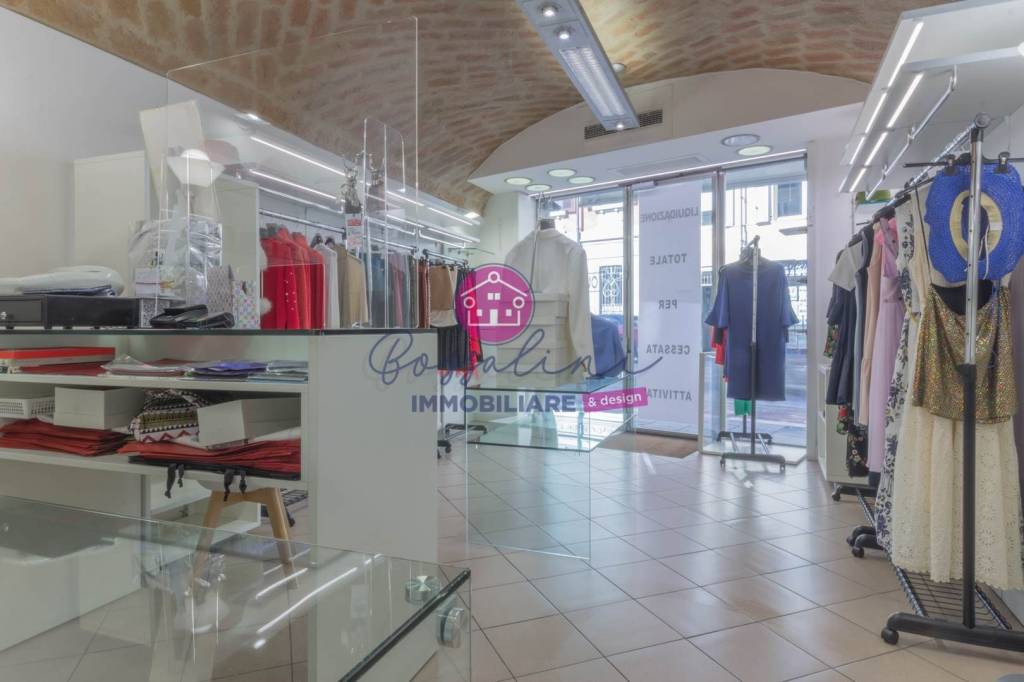 negozio in vendita a Piacenza in zona Centro Storico