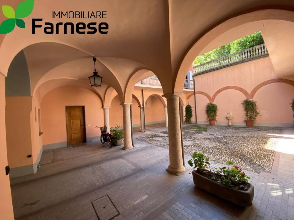 appartamento in vendita a Piacenza in zona Centro Storico